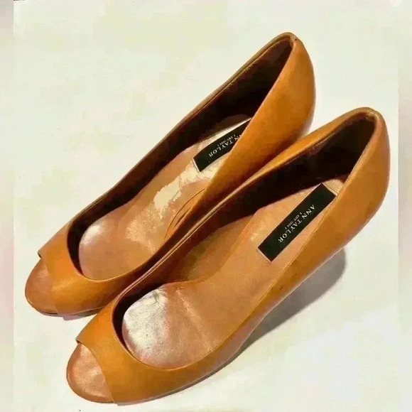 Ann Taylor Size 9M Light Orange Pumps 3.5" Stiletto Heels Peep Toes - Picture 1 of 7